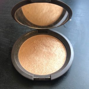 Becca highlighter in prosecco pop